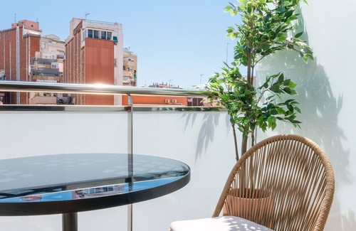 El Camp de l'Arpa del Clot Apartment | Limehome Barcelona Carrer de Besalú 82