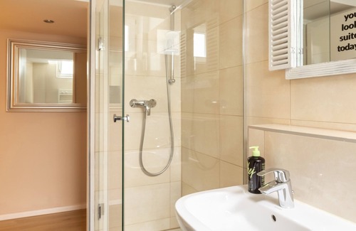 Pankow Condo | Limehome Berlin Florastraße