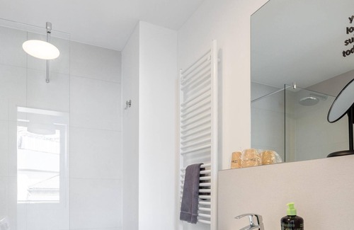 Zentrum-West Apartment | limehome Leipzig Jahnallee | Suite M +balcony (LT)