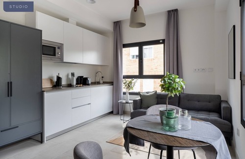 Bami Apartment | Limehome Sevilla Calle Torcuato Luca de Tena