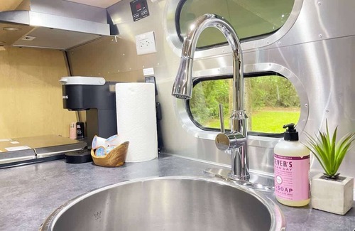 Whitemarsh Island House | Limited Edition Airstream Midway to Downtown & Beach!