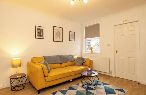 Lincoln House | Lincoln Central - sleeps up to 4