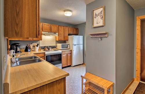 Lincoln Condo | Lincoln Condo w/Balcony - 6 Mi to Loon Mtn!