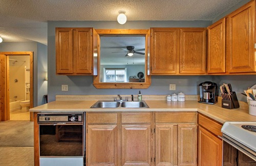 Lincoln Condo | Lincoln Condo w/Balcony - 6 Mi to Loon Mtn!