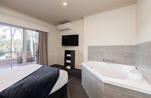 North Batemans Bay Hotel | Lincoln Downs Resort Batemans Bay