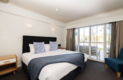North Batemans Bay Hotel | Lincoln Downs Resort Batemans Bay