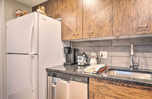 Lincoln Condo | Lincoln Escape w/Deck: 1 Mi to Loon Mountain!