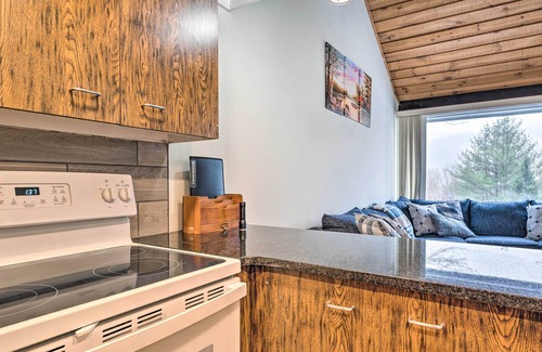 Lincoln Condo | Lincoln Escape w/Deck: 1 Mi to Loon Mountain!