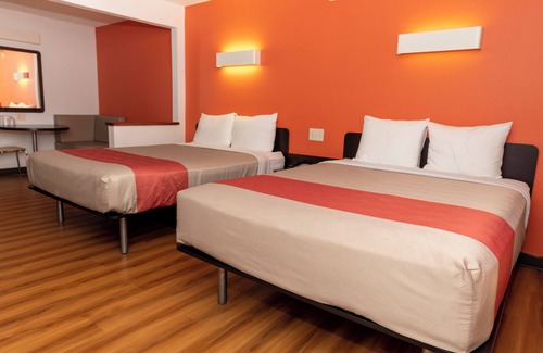Lincoln Hotel | Lincoln Garden Inn