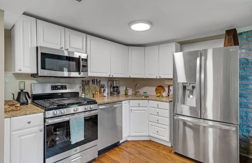 Sheffield Neighbors House | Lincoln Park Cozy 3bd Home near Zoo | Lake | Shops