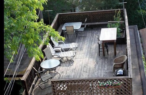Sheffield and DePaul Apartment | Lincoln Park Garden Apartment