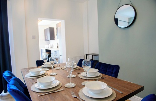 Lincoln House | Lincoln Stunning House - Sleeps 7 - Parking - Garden - WIFI