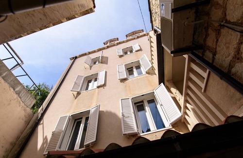 Pile Apartment | LINCUN by DuHomes
