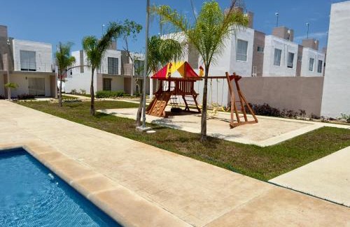 Puerto Juarez Villa | Linda casa frente a alberca en Playa del Carmen