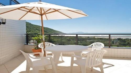 Ingleses Norte Apartment | Linda cobertura frente mar com piscina privativa e pé na areia!