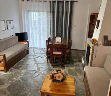 Polichrono House | Linda's House