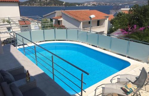 Razanj Apartment | Linda seaview&pool apartment