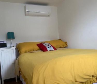 Hove House | Lindas LODGE Free PARKING air con plus provisions included