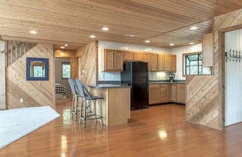 Innsbrook House | Linden Lakefront Retreat with Kayaks by StayLage