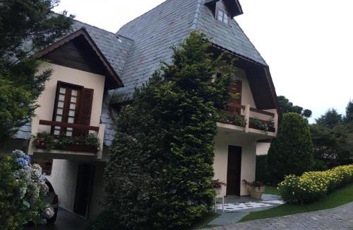 Recanto Araucaria House | Lindo Chalé com vista para Campos do Jordão