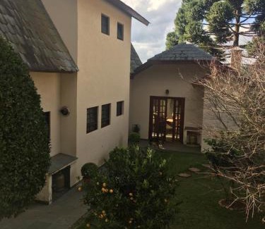 Recanto Araucaria House | Lindo Chalé com vista para Campos do Jordão