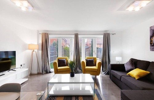 Maidenhead Apartment | Lindsey Serviced 4 Bedroom 2 Bath house