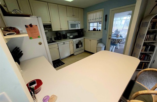 North Shores House | LINENS INCLUDED*! DAILY Activities. EASY WALK TO BEACH/COMMUNITY POOL/TENNIS NORTH SHORES