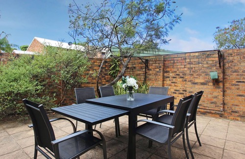 Hawks Nest House | LingaLonga - close to the beach