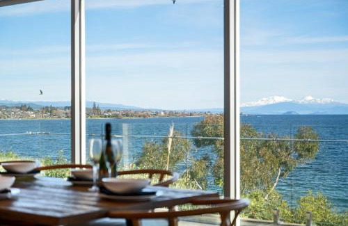 Hilltop Villa | Linger Lakeside