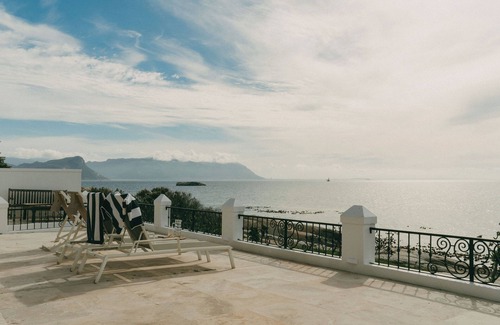 Simon's Town Villa | Links Crescent: Contemporary Coastal Sanctuary