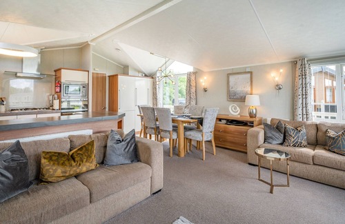 Flookburgh Cottage | LINKS LODGE, pet friendly, country holiday cottage in Flookburgh