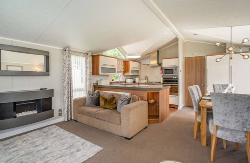 Flookburgh Cottage | LINKS LODGE, pet friendly, country holiday cottage in Flookburgh