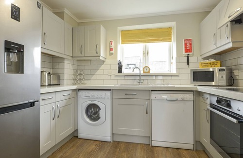 Dittisham Cottage | LINNEY COTTAGE, pet friendly, with a garden in Dittisham