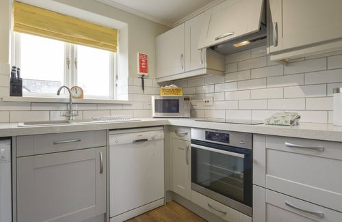 Dittisham Cottage | LINNEY COTTAGE, pet friendly, with a garden in Dittisham