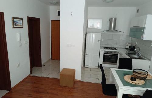 Ivan Dolac Apartment | lino