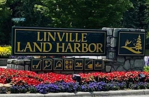 Newland House | Linville Land Harbor - River Run