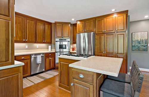 Frank House | Linville Mountain Sanctuary: Light-Filled Home With Epic Views; Disc golf course
