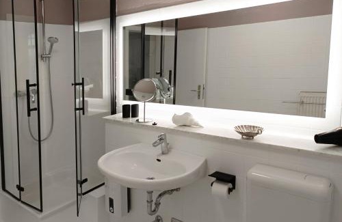 Minden Apartment | Lio Suite Design Apartment Balkon Netflix