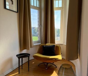 Minden Apartment | Lio Suite Design Apartment Balkon Netflix