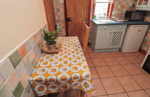 Hinderwell Cottage | LION COTTAGE, family friendly, with a garden in Hinderwell