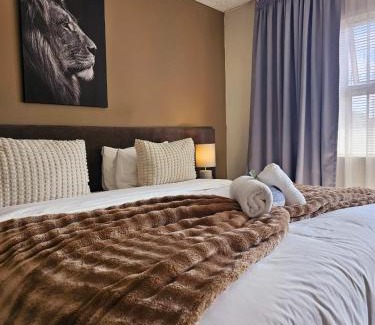 Bloemfontein Cabin | Lion Lodge