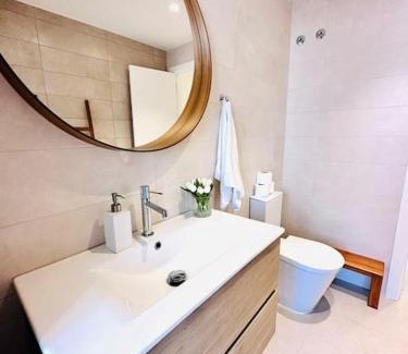 Sao Bento Apartment | Lisbon City Center flat for 6 pp