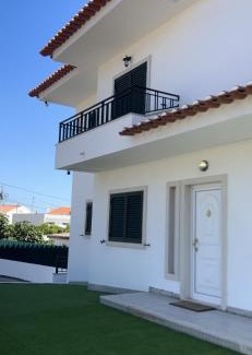 Charneca de Caparica e Sobreda House | Lisbon Coastal Retreat