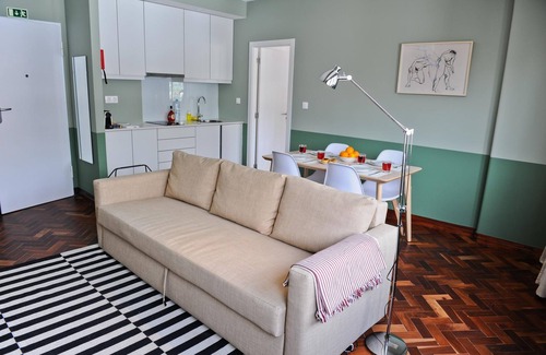 Santo Antonio Apartment | Lisbon Martini Nest by Misha s Place 6A