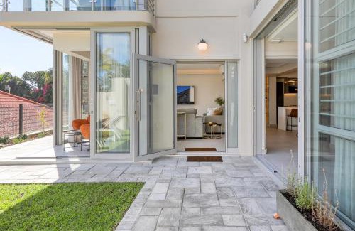 Clifton Apartment | Lisburn On Clifton Beach House - Modern with views