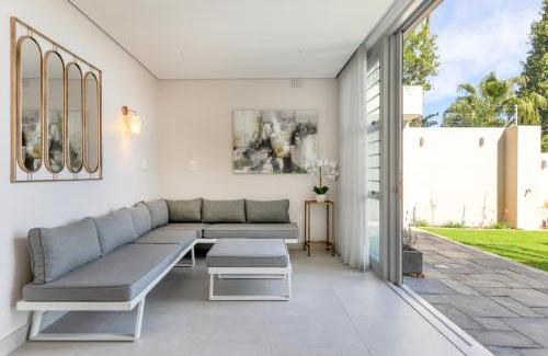 Clifton Apartment | Lisburn On Clifton Beach House - Modern with views