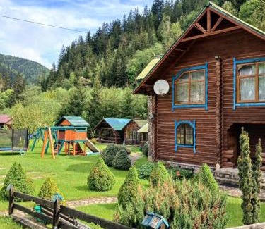 Vorokhta Cabin | Lisova kazka