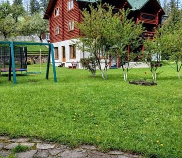 Vorokhta Cabin | Lisova kazka