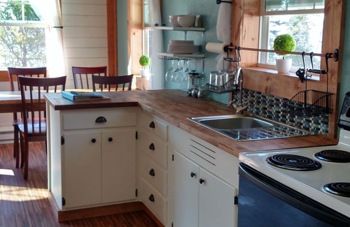 Croftville House | Listen to the Waves crash from this Sweet Lake Superior Loft near Grand Marais