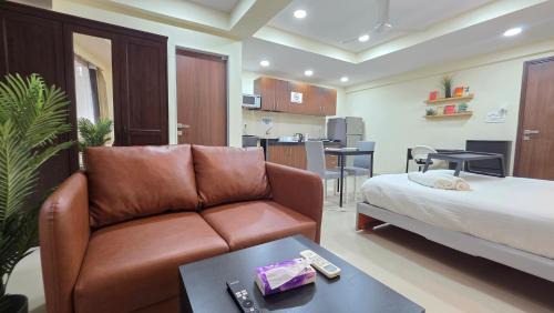 Khar Apartment | Lite Stays - Khar West